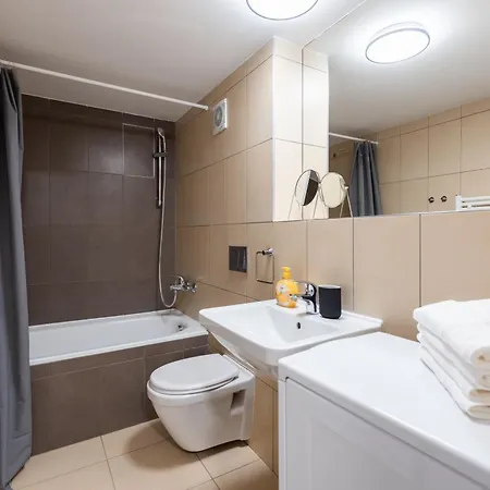 Family Duplex Near Center Lägenhet Prag