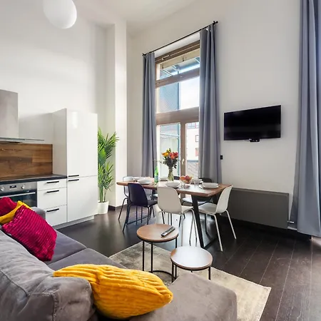 Family Duplex 2-room I Metro I Karlin Square 아파트