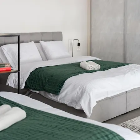 Family Duplex 2-room I Metro I Karlin Square 프라하