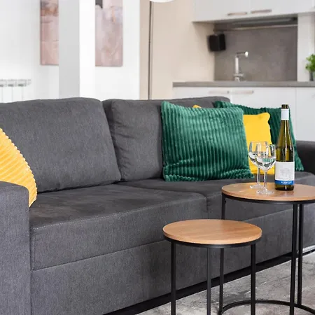 Family Duplex 2-room I Metro I Karlin Square * 프라하
