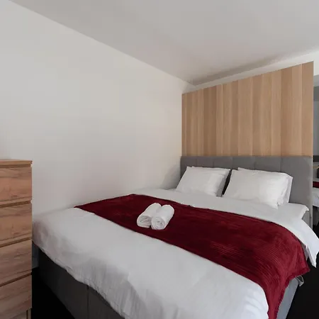 Apartmán Family Duplex 2-room I Metro I Karlin Square *