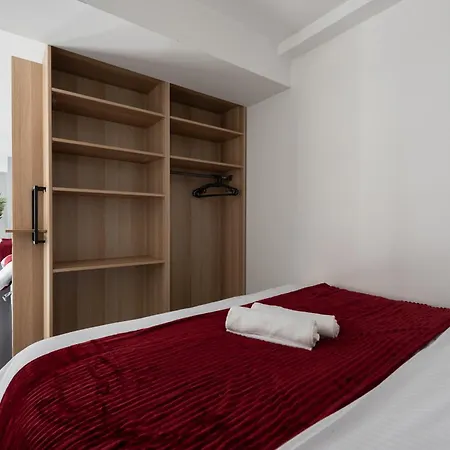 Family Duplex 2-room I Metro I Karlin Square 아파트 프라하