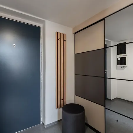 Family Duplex 2-room I Metro I Karlin Square 아파트