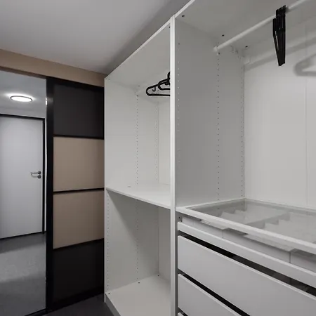 Family Duplex 2-room I Metro I Karlin Square 아파트 프라하