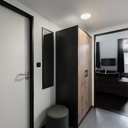 Апартаменты Family Duplex 2-Room Apartments I Metro I Karlin Square Прага