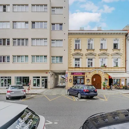 Family Duplex 2-room I Metro I Karlin Square 아파트