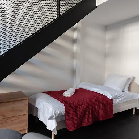 Family Duplex 2-room I Metro I Karlin Square 프라하