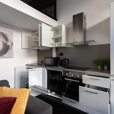 Family Duplex 2-room I Metro I Karlin Square 아파트 프라하