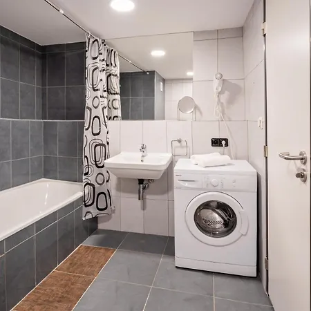 Family Duplex 2-room I Metro I Karlin Square 프라하