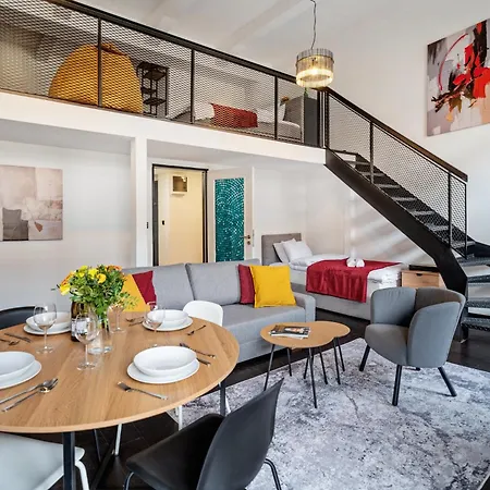 Family Duplex 2-room I Metro I Karlin Square 아파트 *