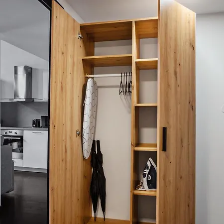 Family Duplex 2-room I Metro I Karlin Square * 프라하