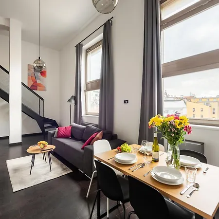 Near Center Family Loft-apartments Apartament Praga