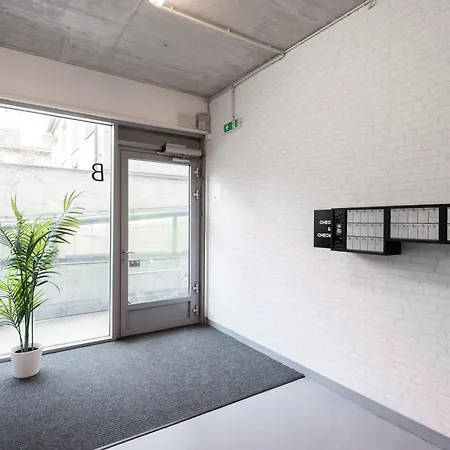 Family Duplex 2-room I Metro I Karlin Square * 프라하