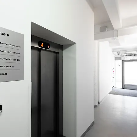 Family Duplex 2-room I Metro I Karlin Square 아파트 프라하