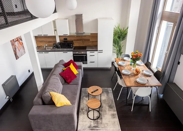 Family Duplex Near Center * Prag
