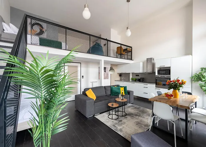 Family Duplex Near Center Daire *