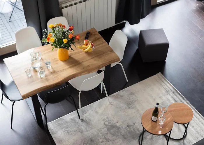 Family Duplex Near Center Daire Prag