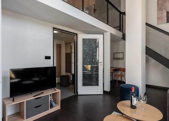 Family Duplex Near Center *