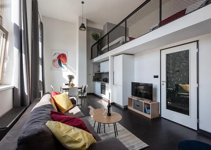 Family Duplex Near Center *