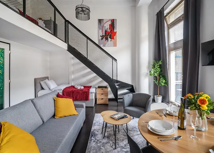 Family Duplex Near Center Daire