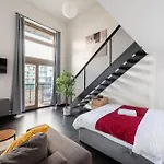Family Duplex Near Center *