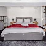Apartment Family Duplex Near Center *